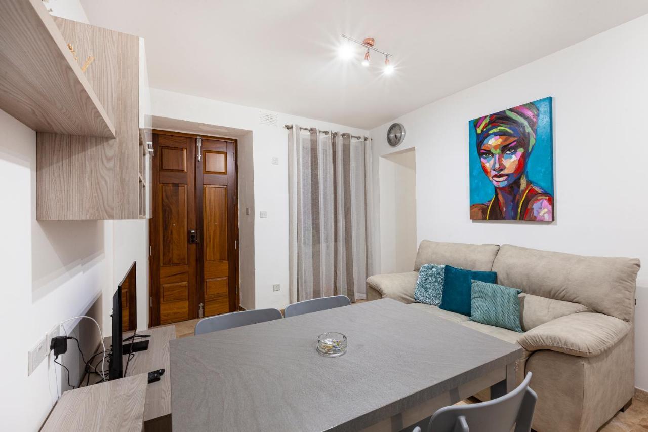 Designer Home With Comfy Sofa In Central Valletta By 360 Estates Extérieur photo